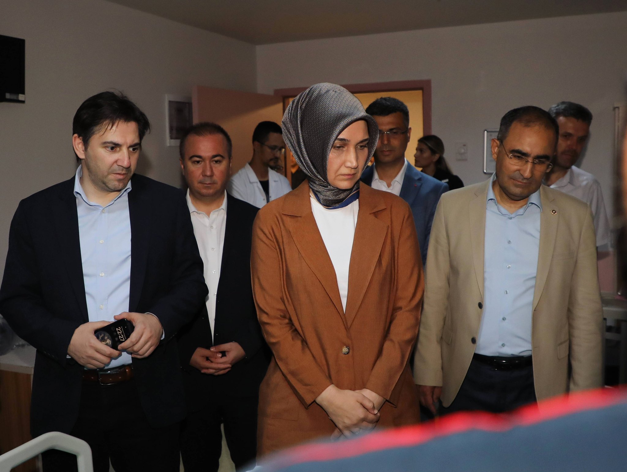 BAKAN YARDIMCISI BAĞCI, YARALILARI ZİYARET ETTİ