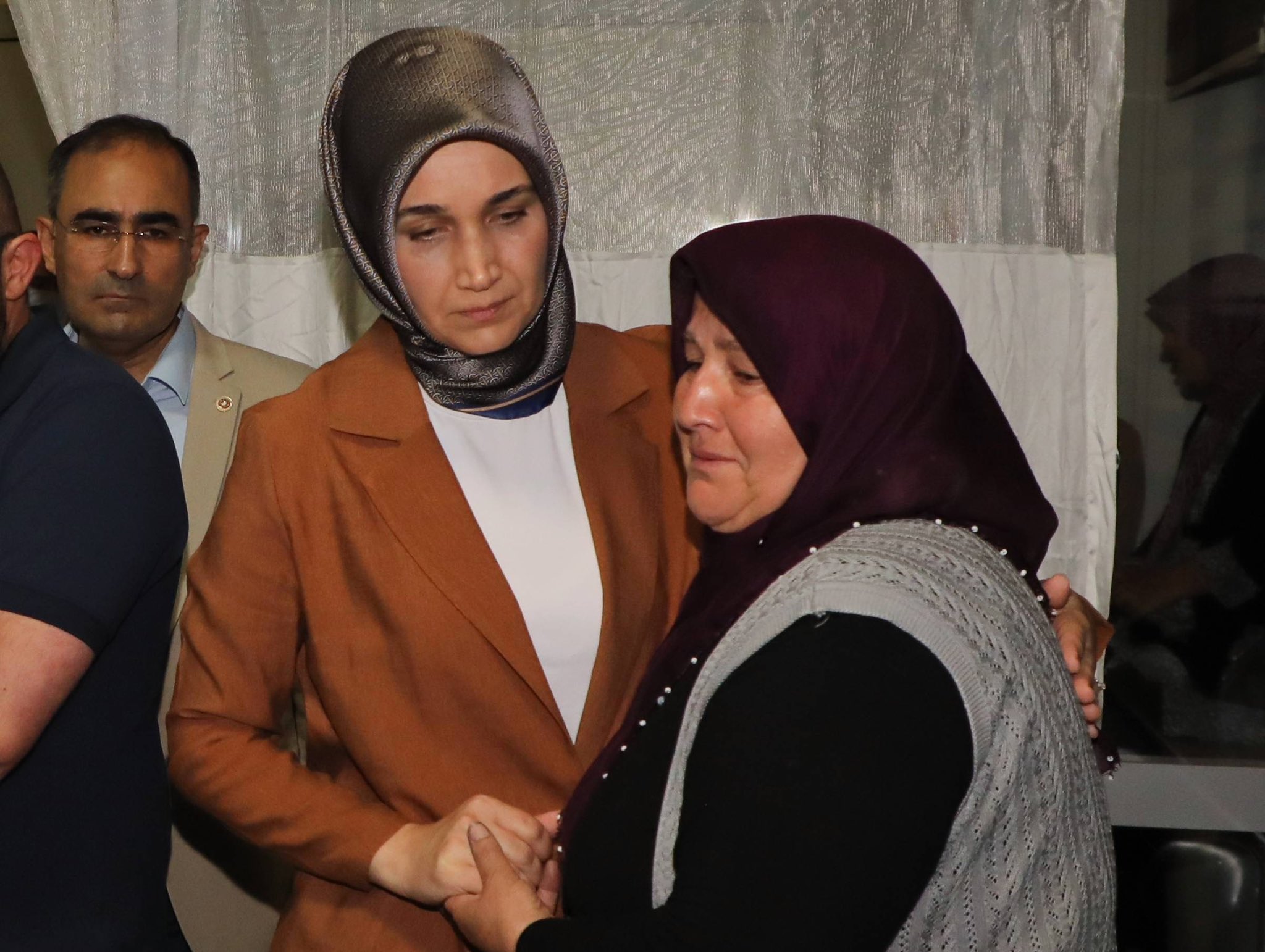 BAKAN YARDIMCISI BAĞCI, YARALILARI ZİYARET ETTİ