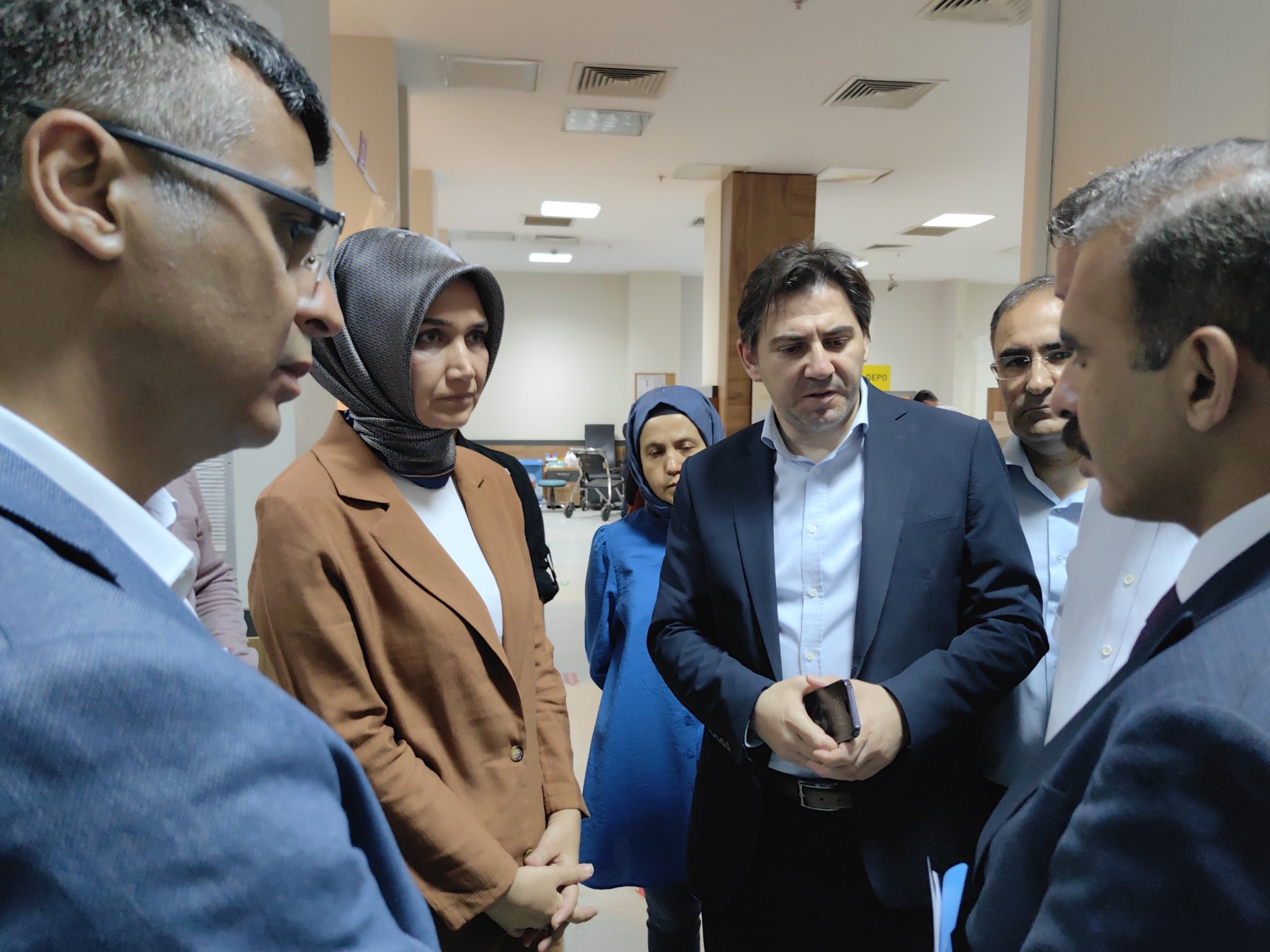 BAKAN YARDIMCISI BAĞCI, YARALILARI ZİYARET ETTİ
