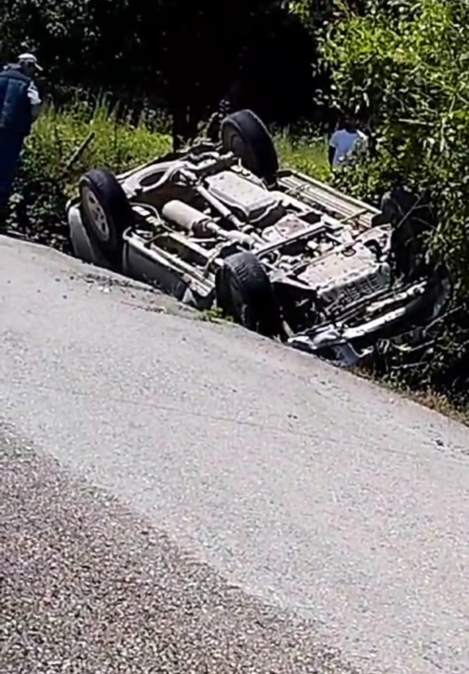OTOMOBİL TAKLA ATIP ŞARAMPOLE DEVRİLDİ