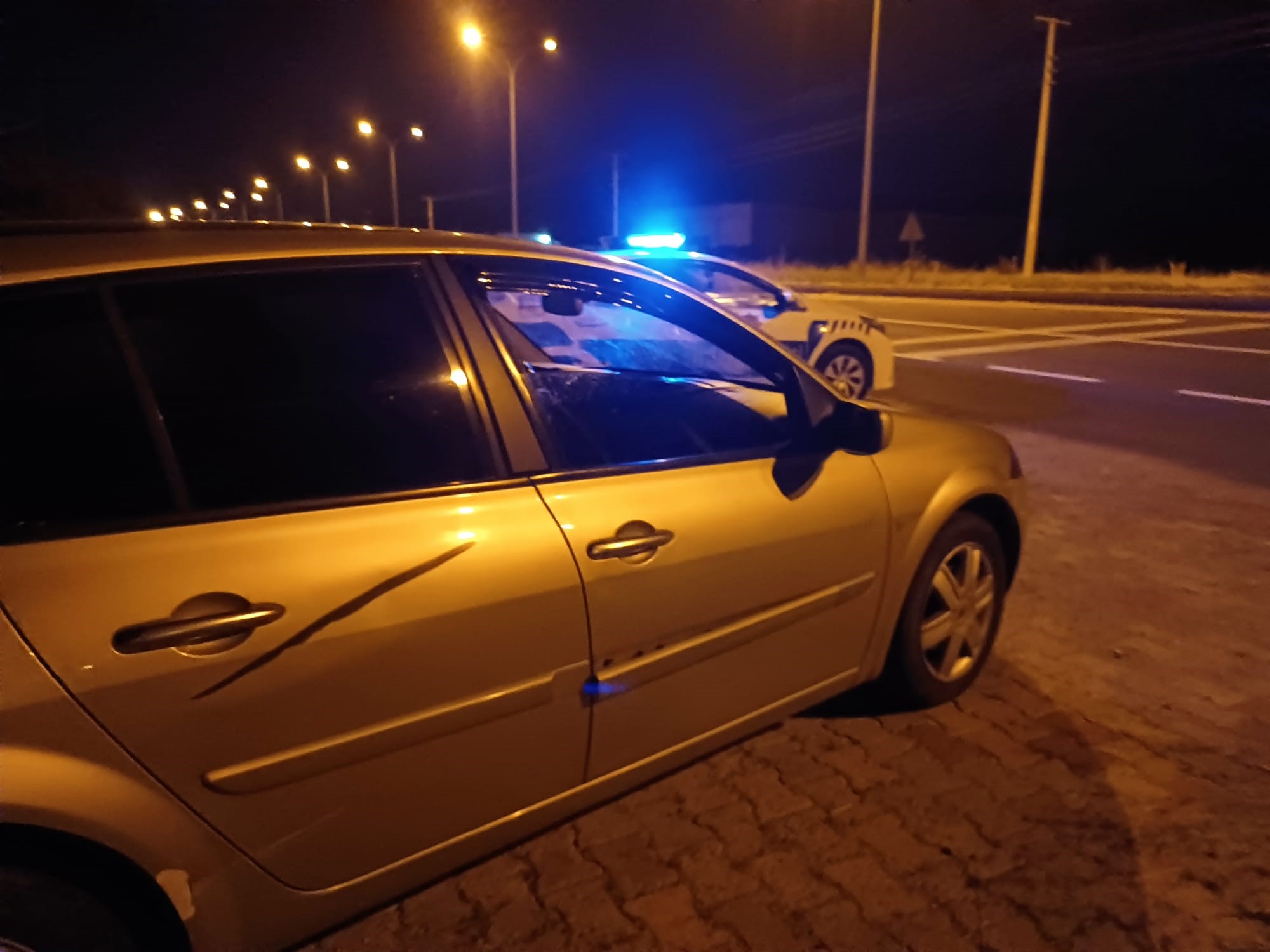 OTOMOBİL İLE MOTOSİKLETİN ÇARPIŞMASI SONUCU 1 KİŞİ YARALANDI