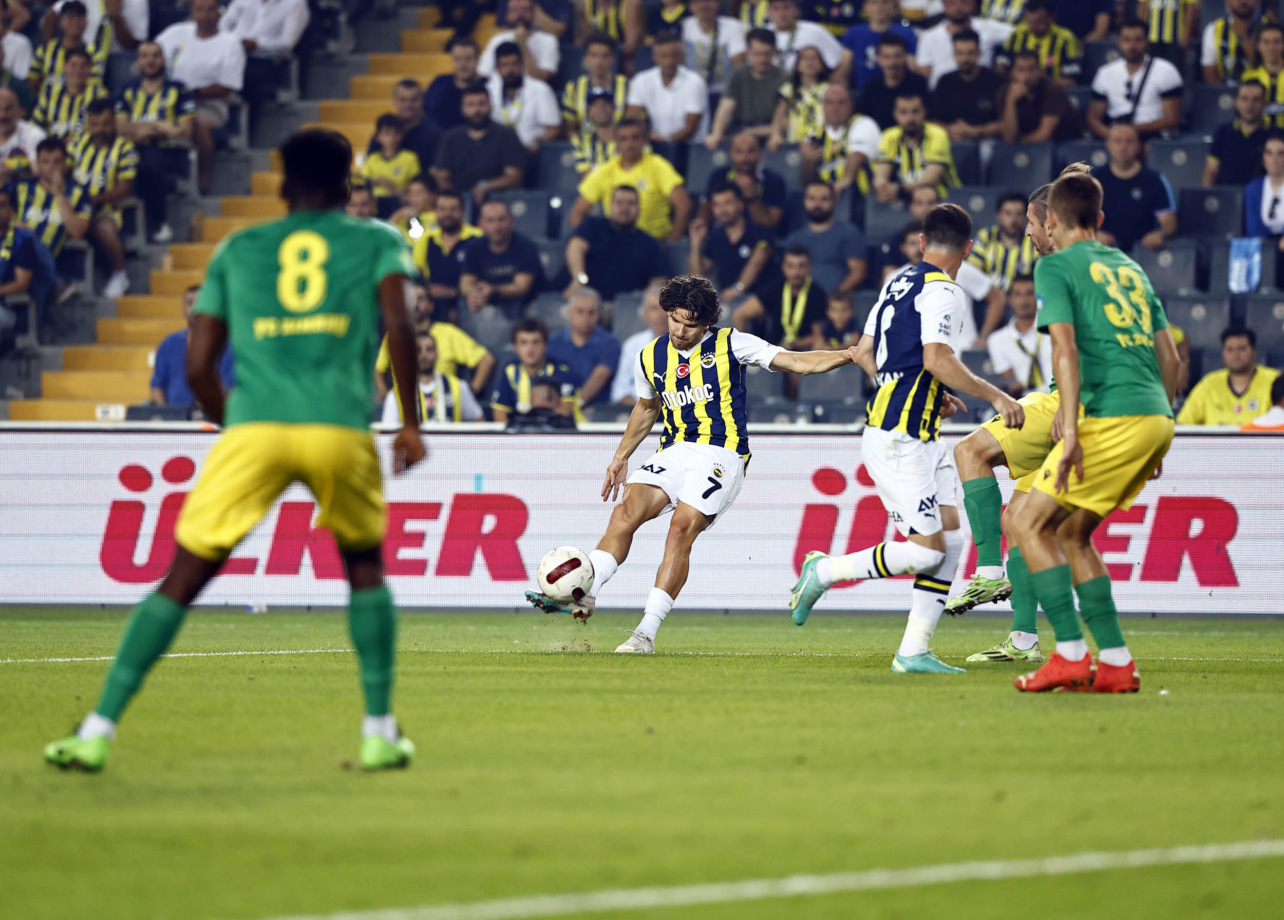 FENERBAHÇE SEZONA FARKLI BAŞLADI
