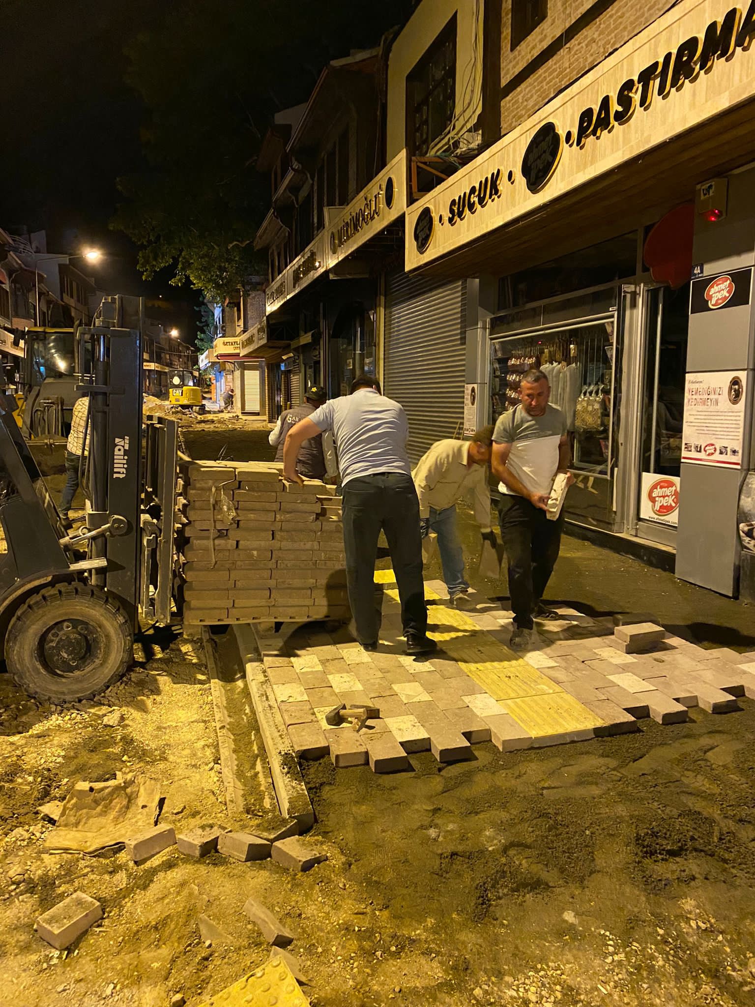UZUN ÇARŞI’DA ÇALIŞMALAR HIZ KESMİYOR
