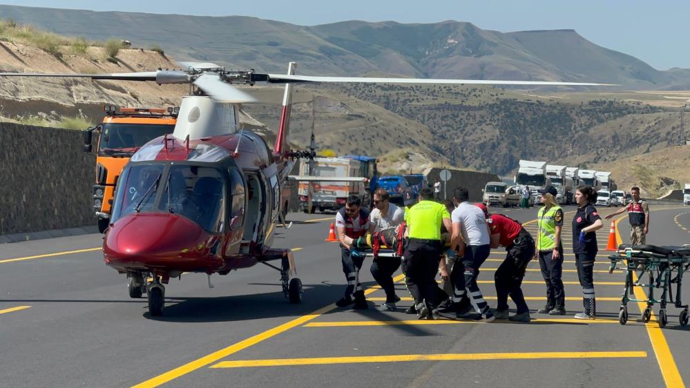 OTOBÜS KAZASINA AMBULANS HELİKOPTER DESTEĞİ