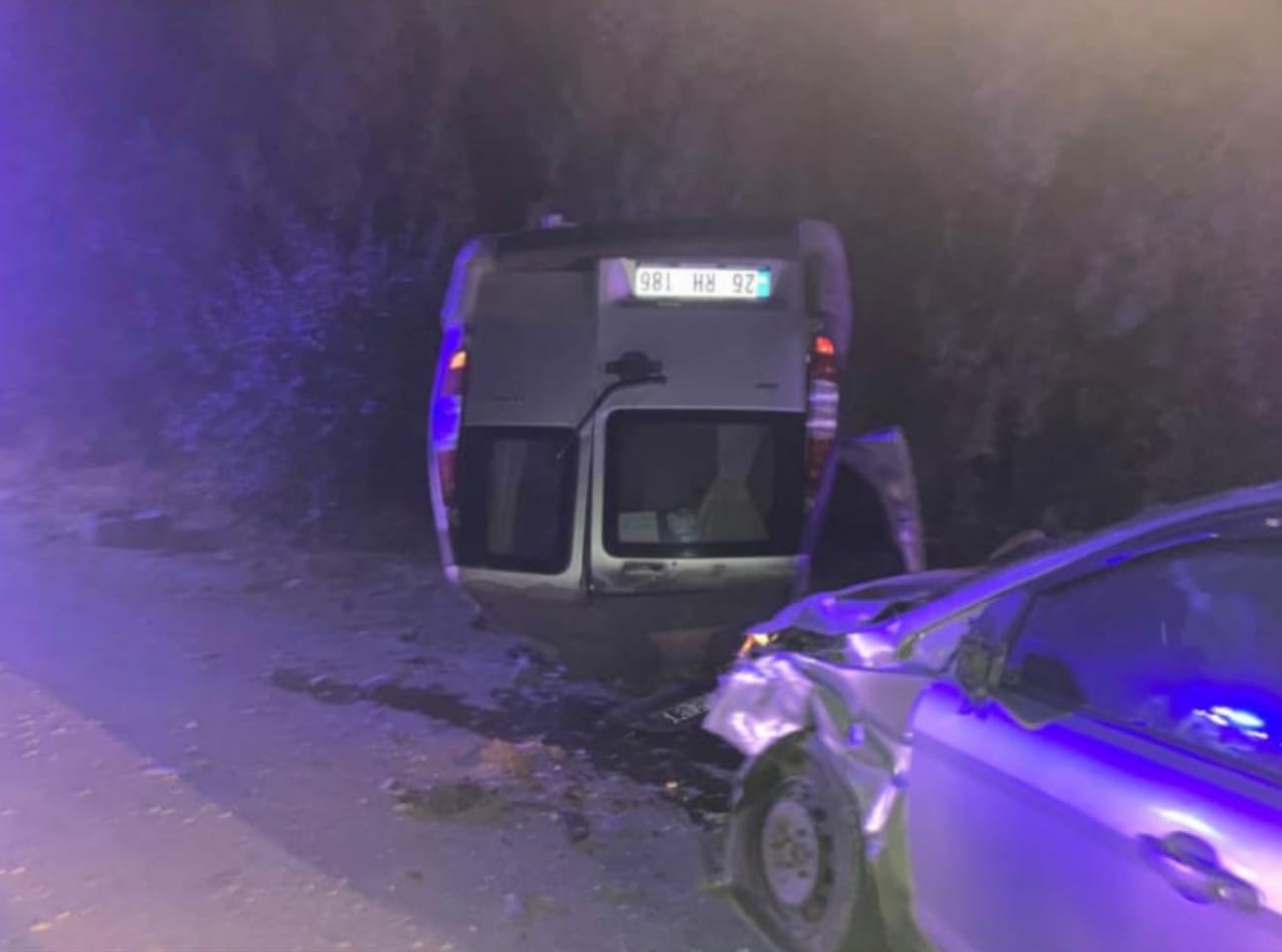 İKİ ARAÇ ÇARPIŞTI KAZADA 1’İ AĞIR 6 KİŞİ YARALANDI