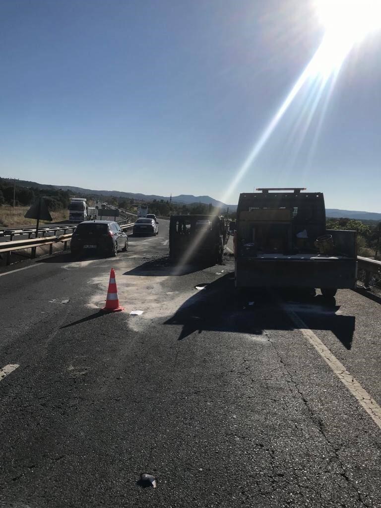 KAZA YAPAN ARAÇ ALEV ALEV YANDI