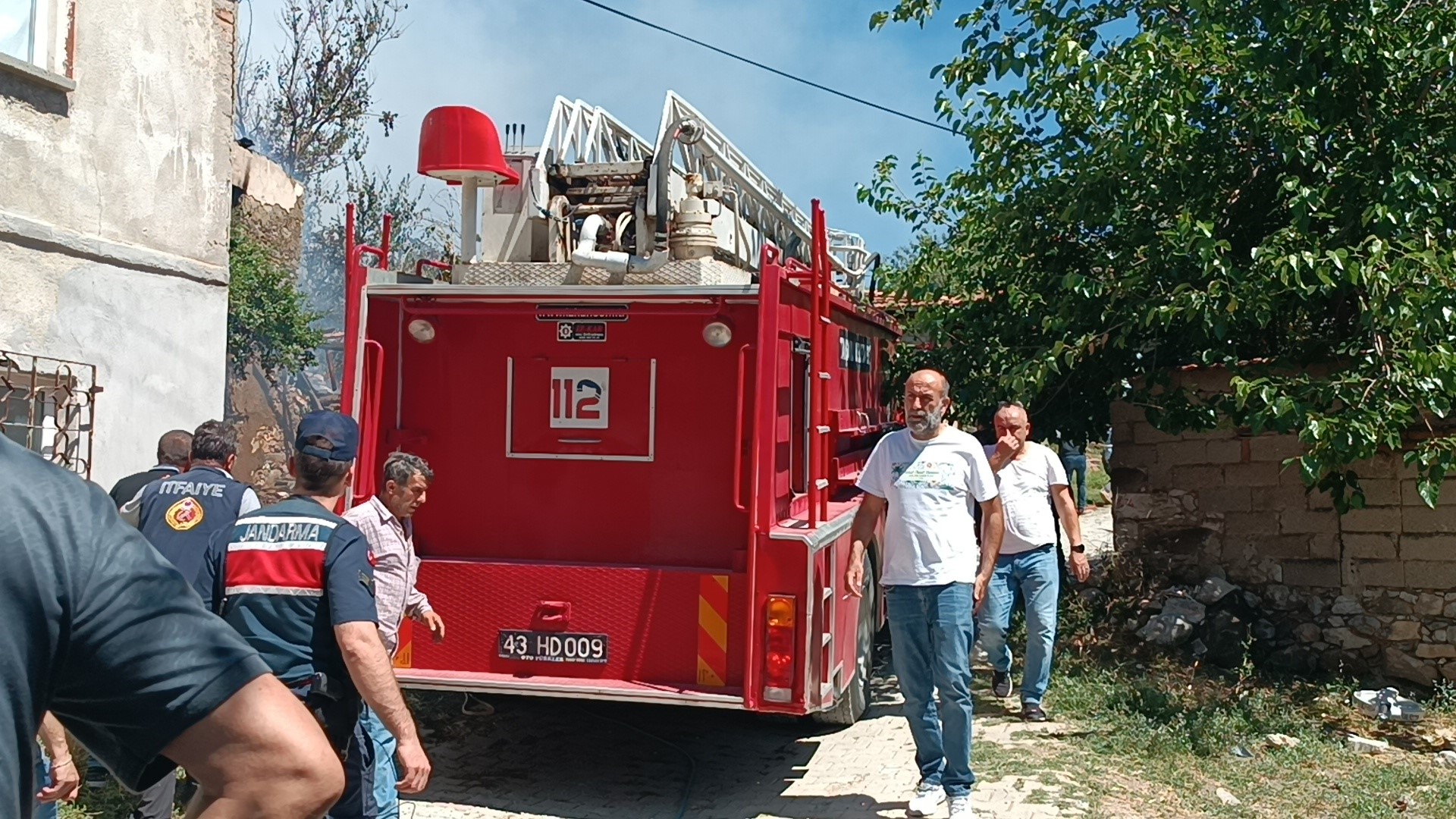 3 EV YANGINDA KULLANILAMAZ HALE GELDİ