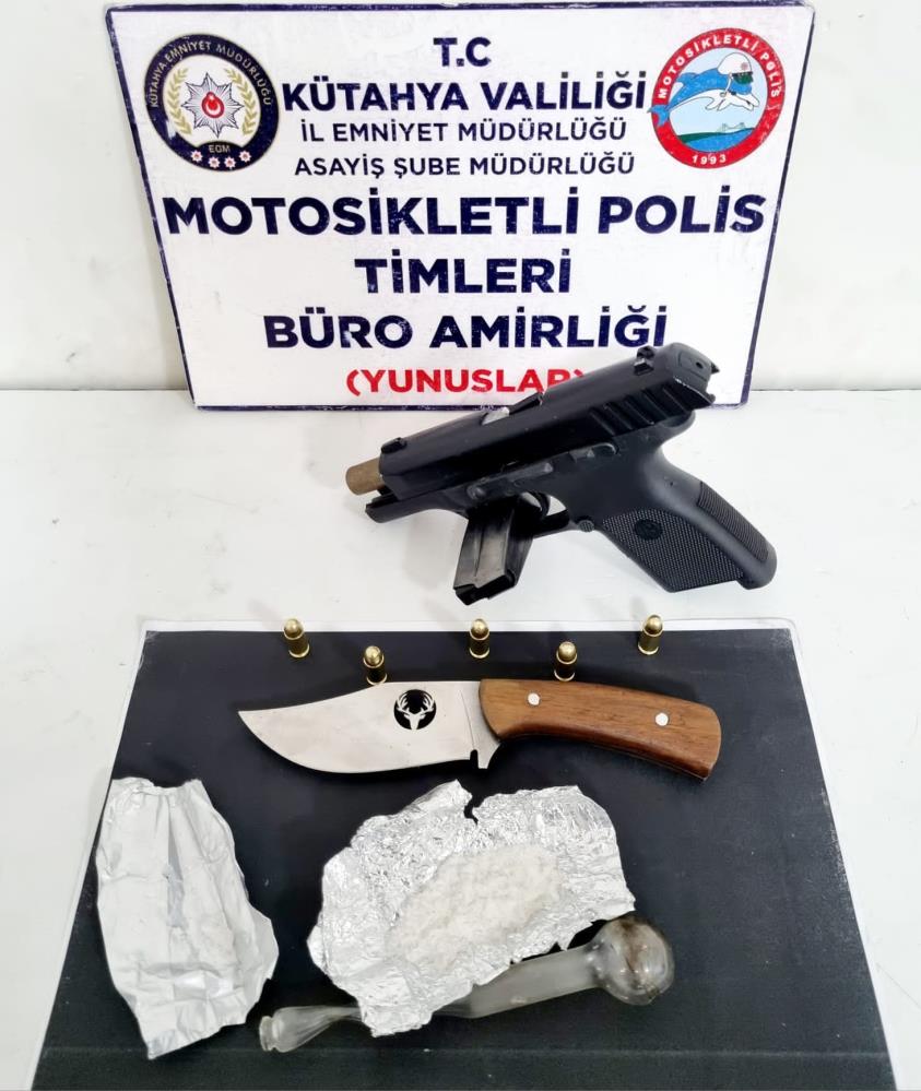 3 KİŞİNİN ÜZERİNDE RUHSATSIZ TABANCA VE UYUŞTURUCU BULUNDU