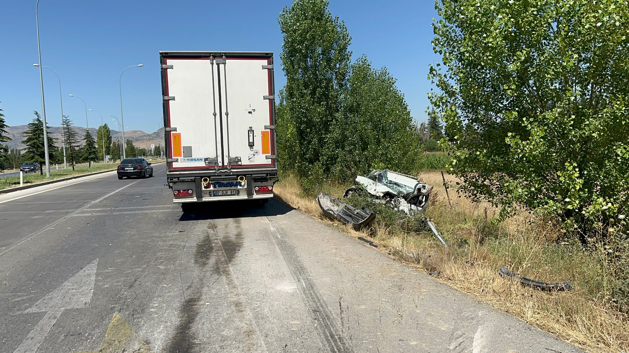 GELİN ALMADAN DÖNEN ARAÇ KAZA YAPTI