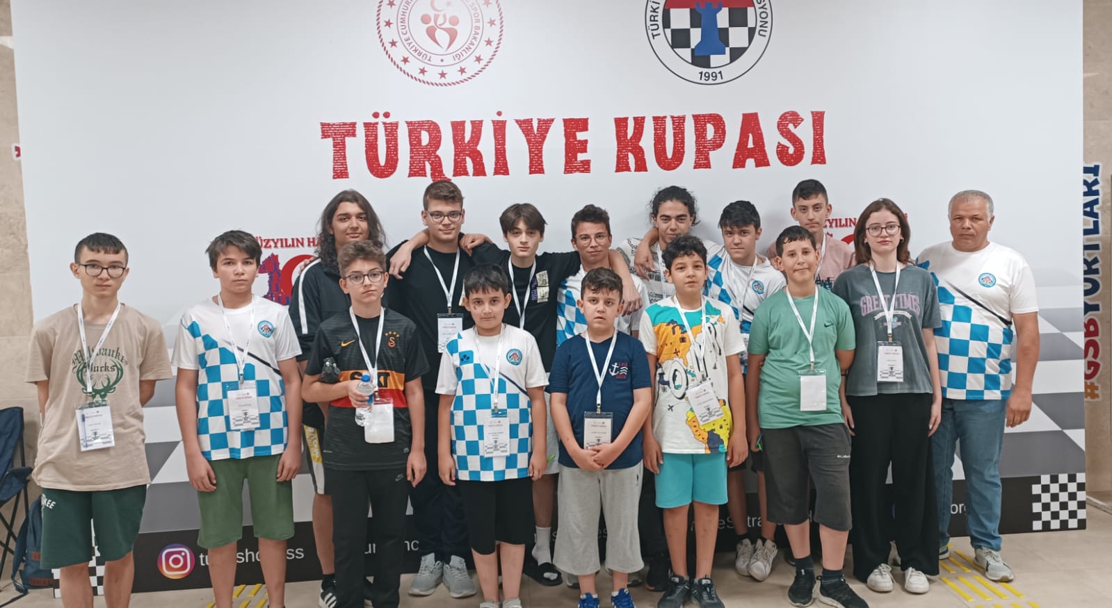 HAMLELERİ KÜRSÜ İÇİN YETMEDİ