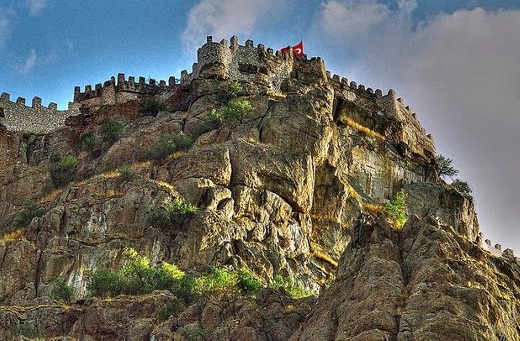 "AFYON KALESİNDE HAZİNE VAR"