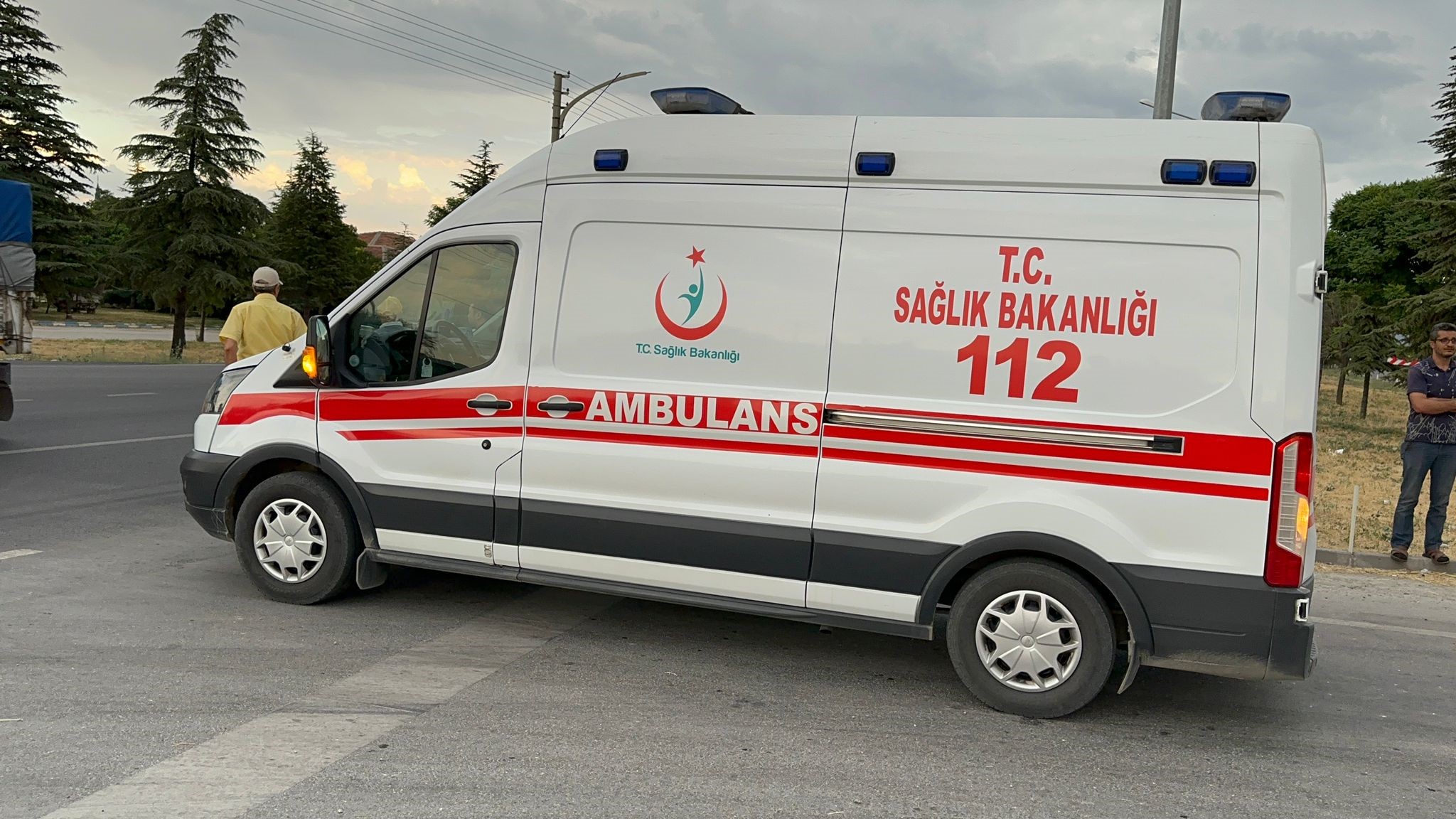 OTOMOBİL İLE TIR ÇARPIŞTI