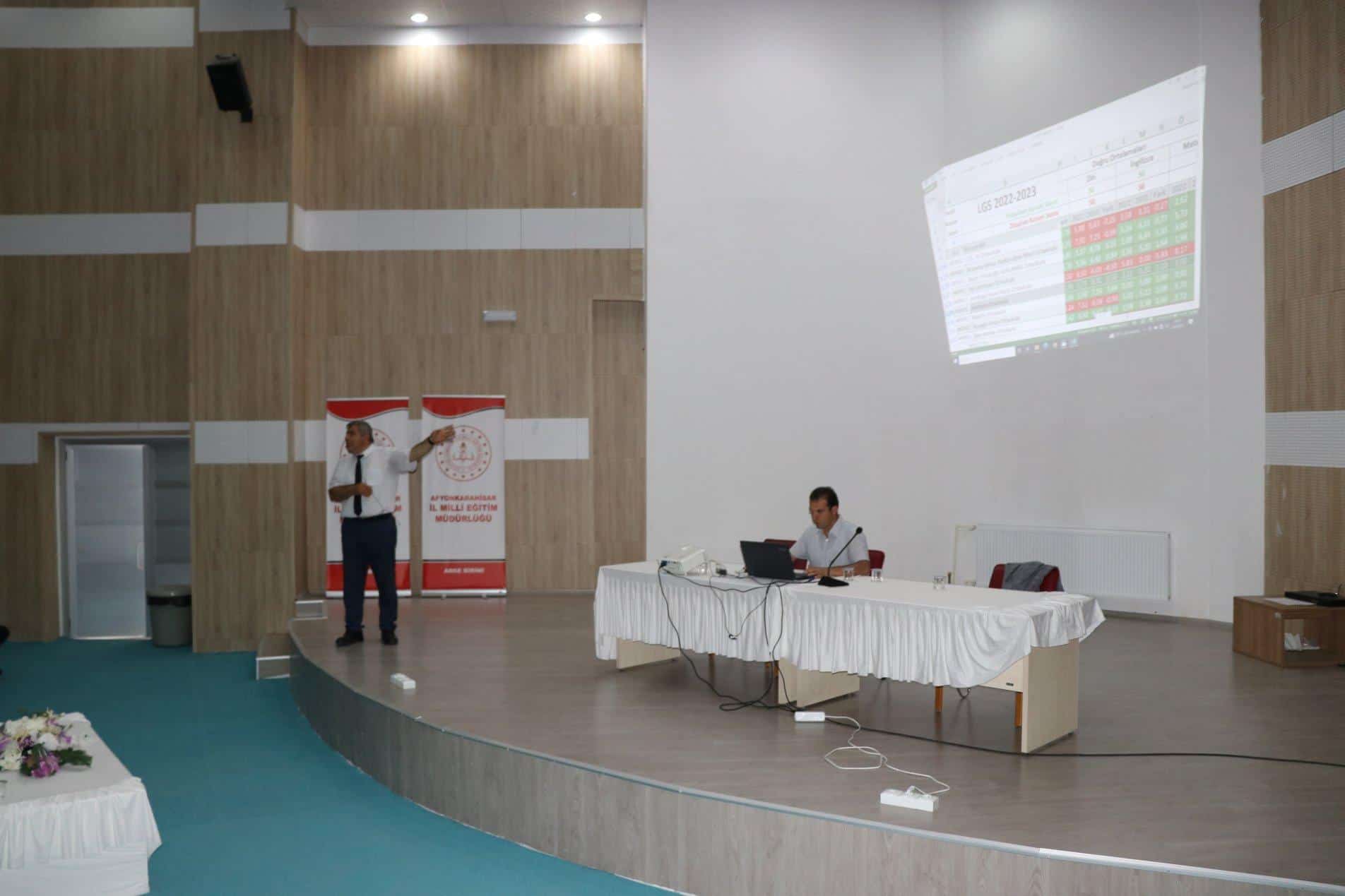 MEM’DE OKUL MÜDÜRLERİ İLE TOPLANTI DÜZENLENDİ