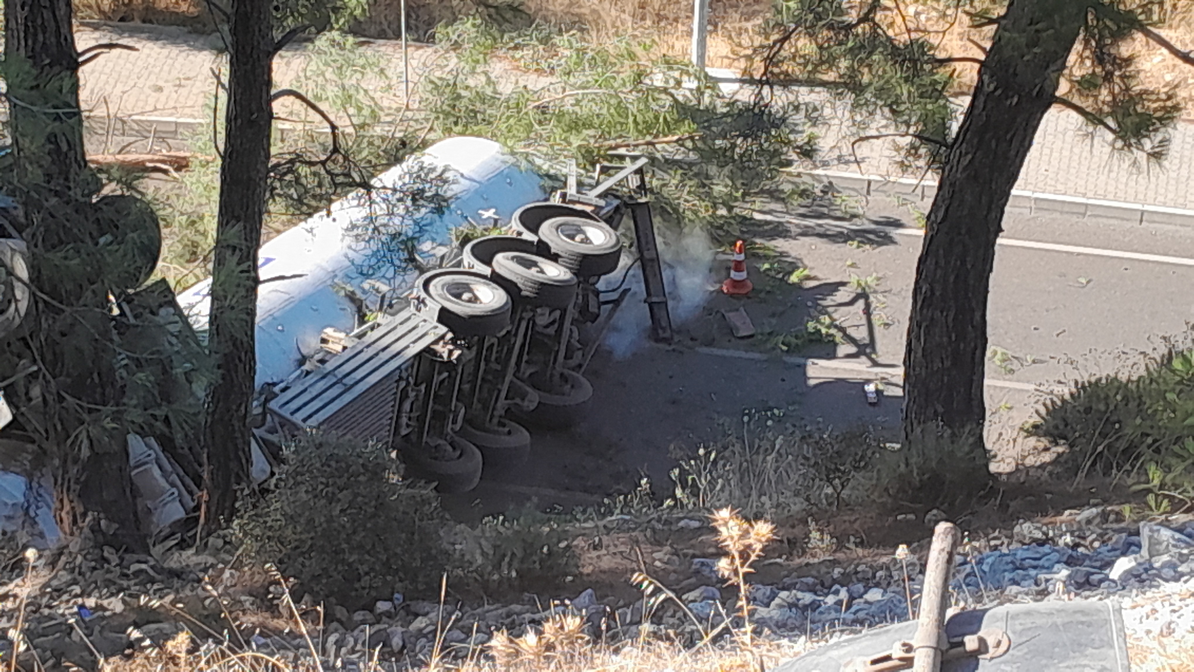 DOĞALGAZ YÜKLÜ TANKER UÇURUMA YUVARLANDI