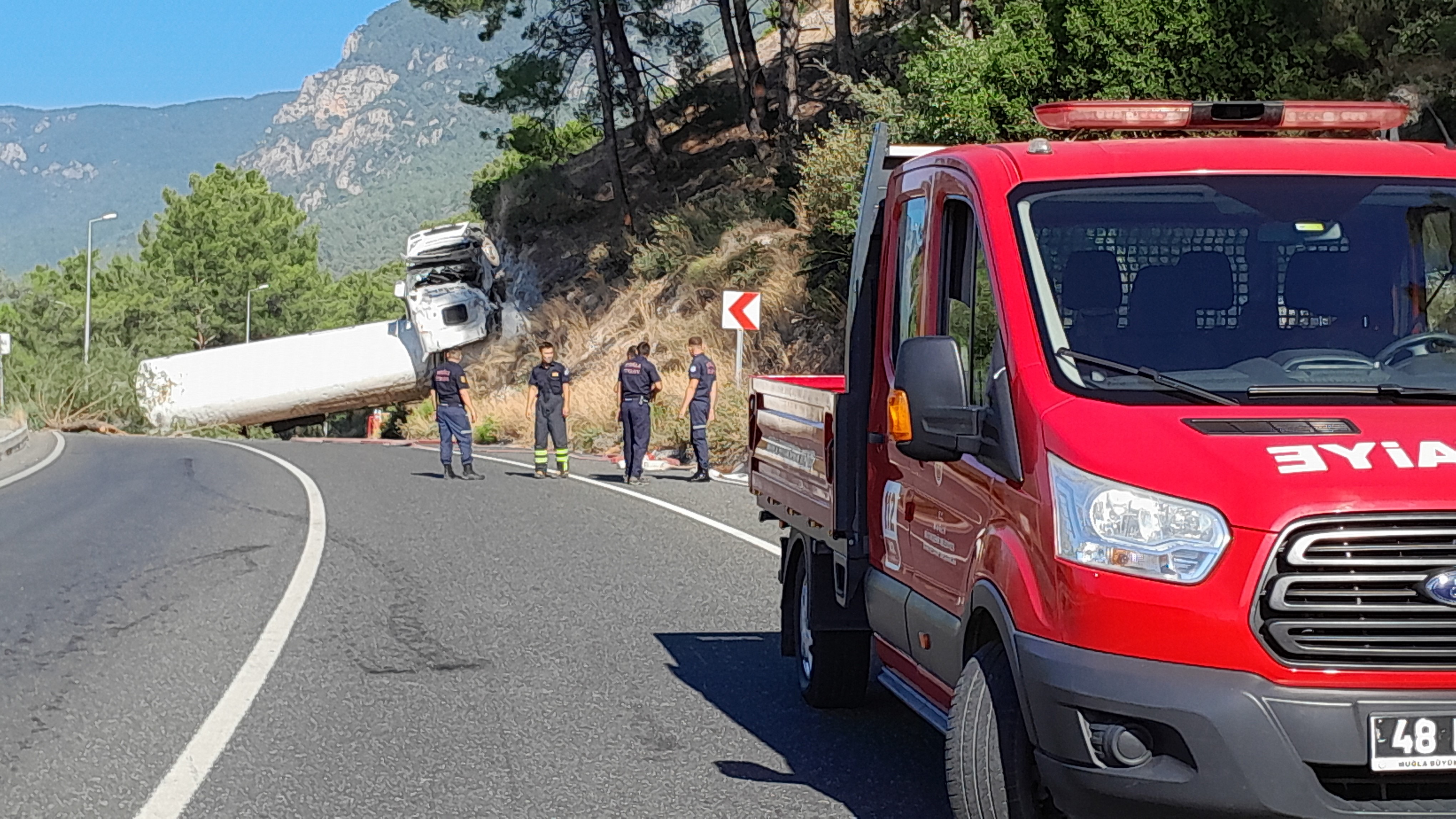 DOĞALGAZ YÜKLÜ TANKER UÇURUMA YUVARLANDI