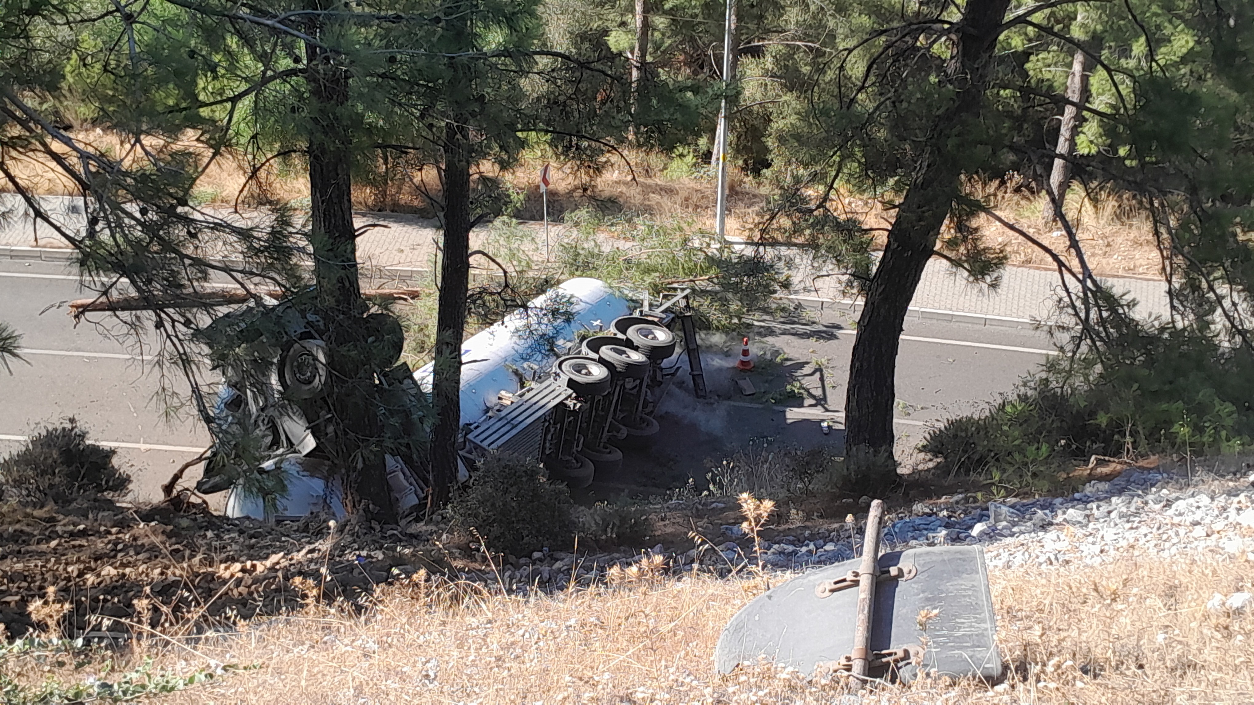 DOĞALGAZ YÜKLÜ TANKER UÇURUMA YUVARLANDI