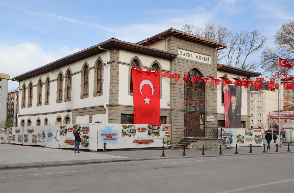 TARİHİ BİNA ESKİ GÜNLERİNE DÖNÜYOR