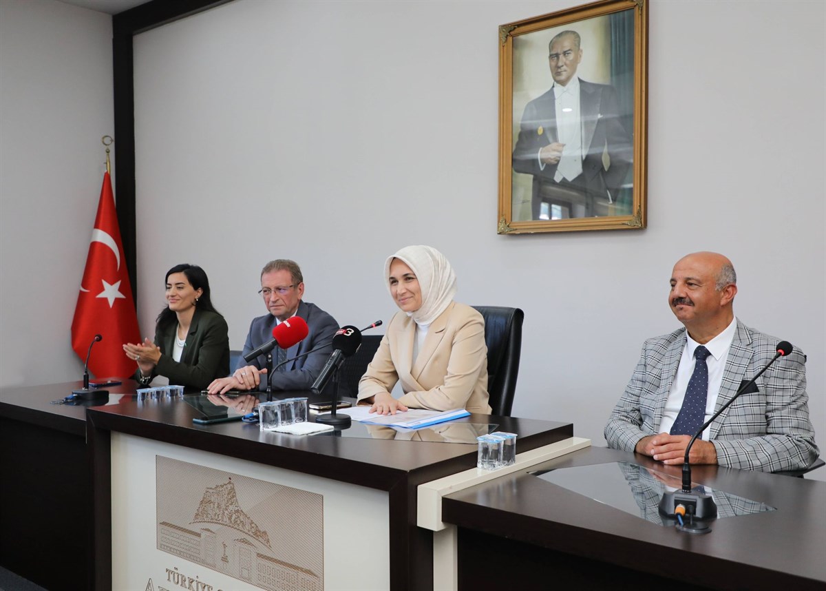 VALİ YİĞİTBAŞI VATANDAŞLARI DİNLEDİ