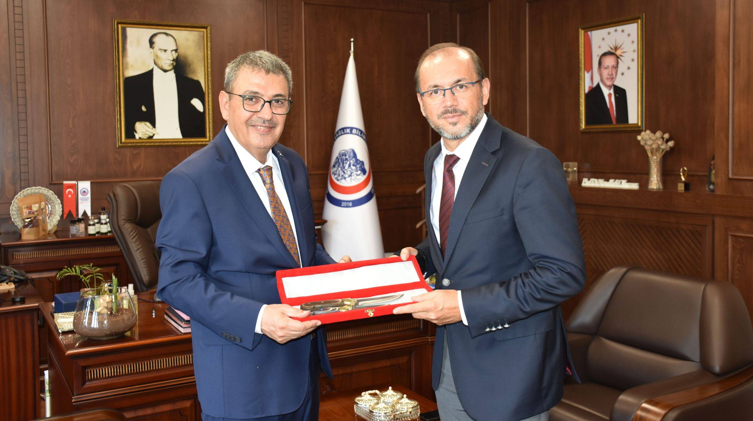 KOMŞU ÜNİVERSİTE REKTÖRLERİ GÖRÜŞLERİNİ PAYLAŞTI