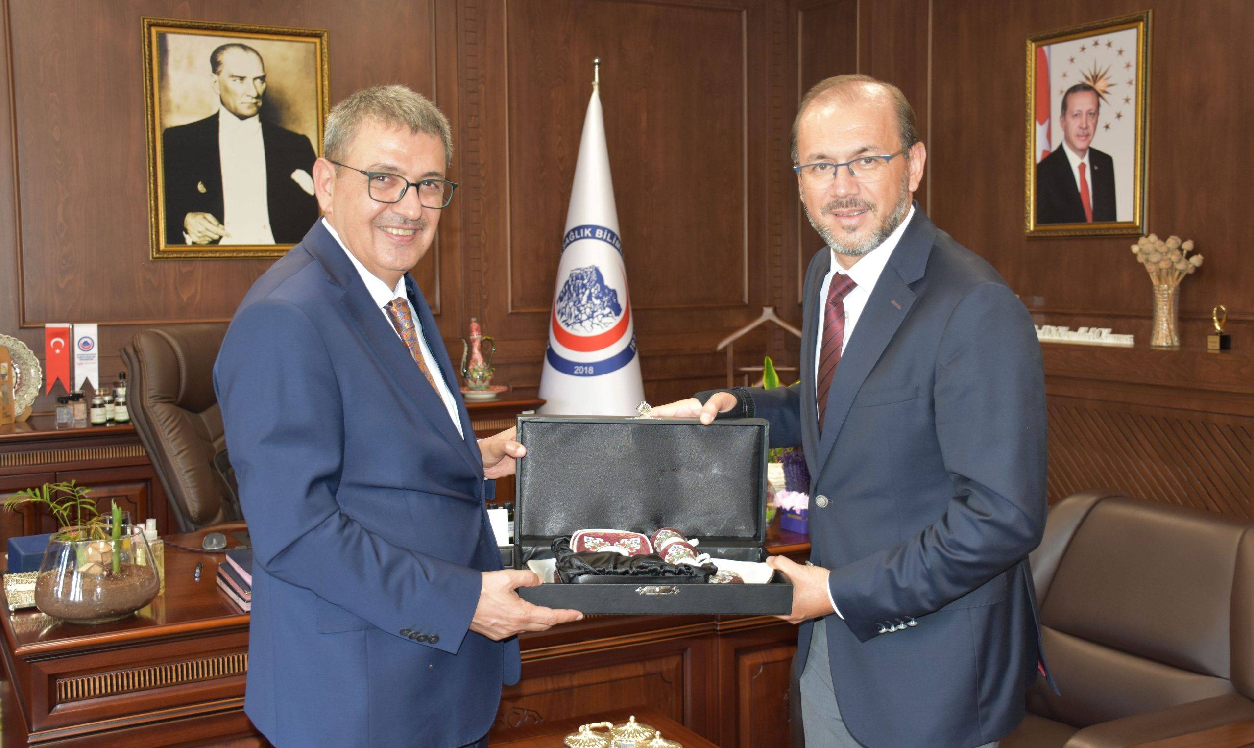 KOMŞU ÜNİVERSİTE REKTÖRLERİ GÖRÜŞLERİNİ PAYLAŞTI