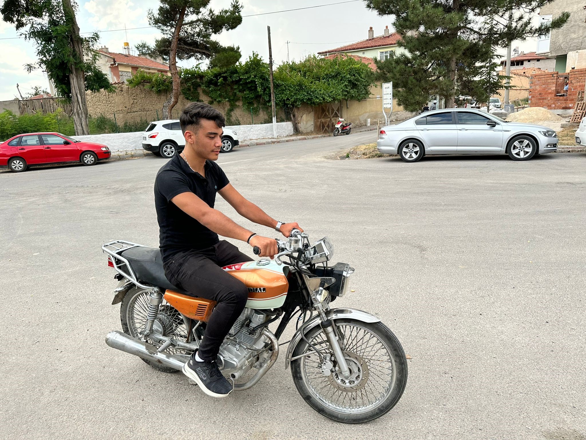 MOTOSİKLET HIRSIZLARI YAKAYI ELE VERDİ
