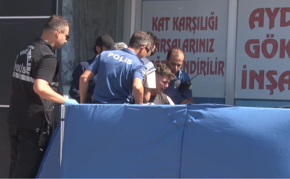 YERDE YATAN BABASINA KOŞARAK FERYAT ETTİ