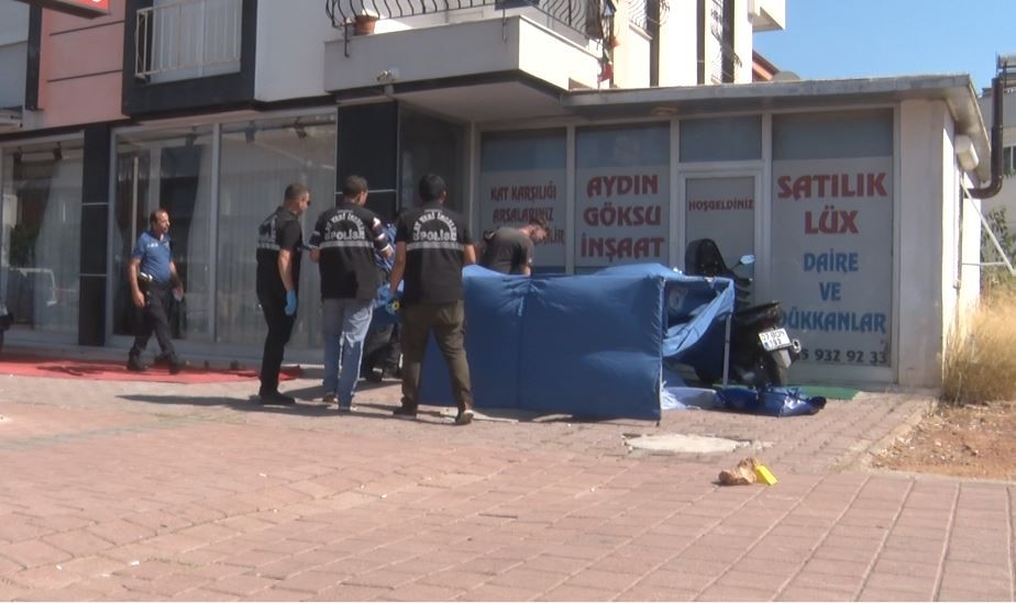 YERDE YATAN BABASINA KOŞARAK FERYAT ETTİ