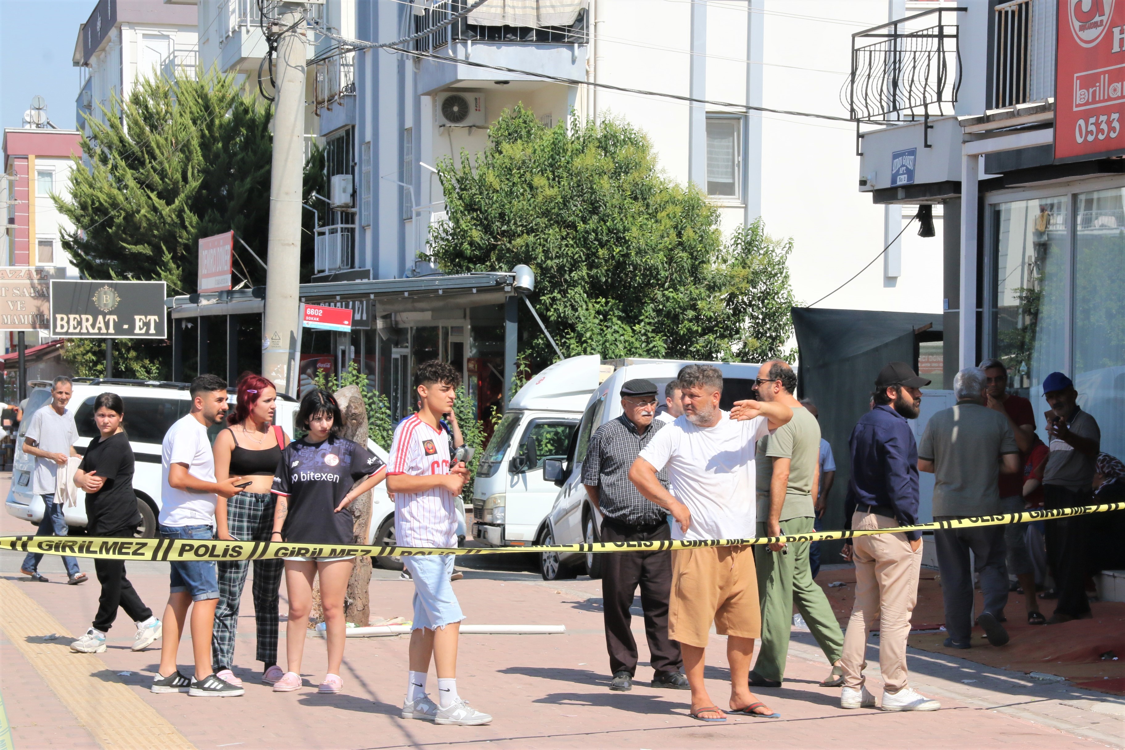 YERDE YATAN BABASINA KOŞARAK FERYAT ETTİ