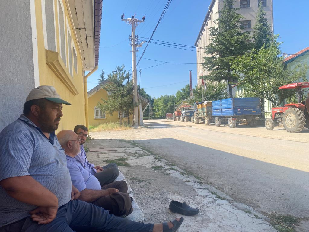TMO'DA SIRA BEKLEYEN ÇİFTÇİ DERTLİ 