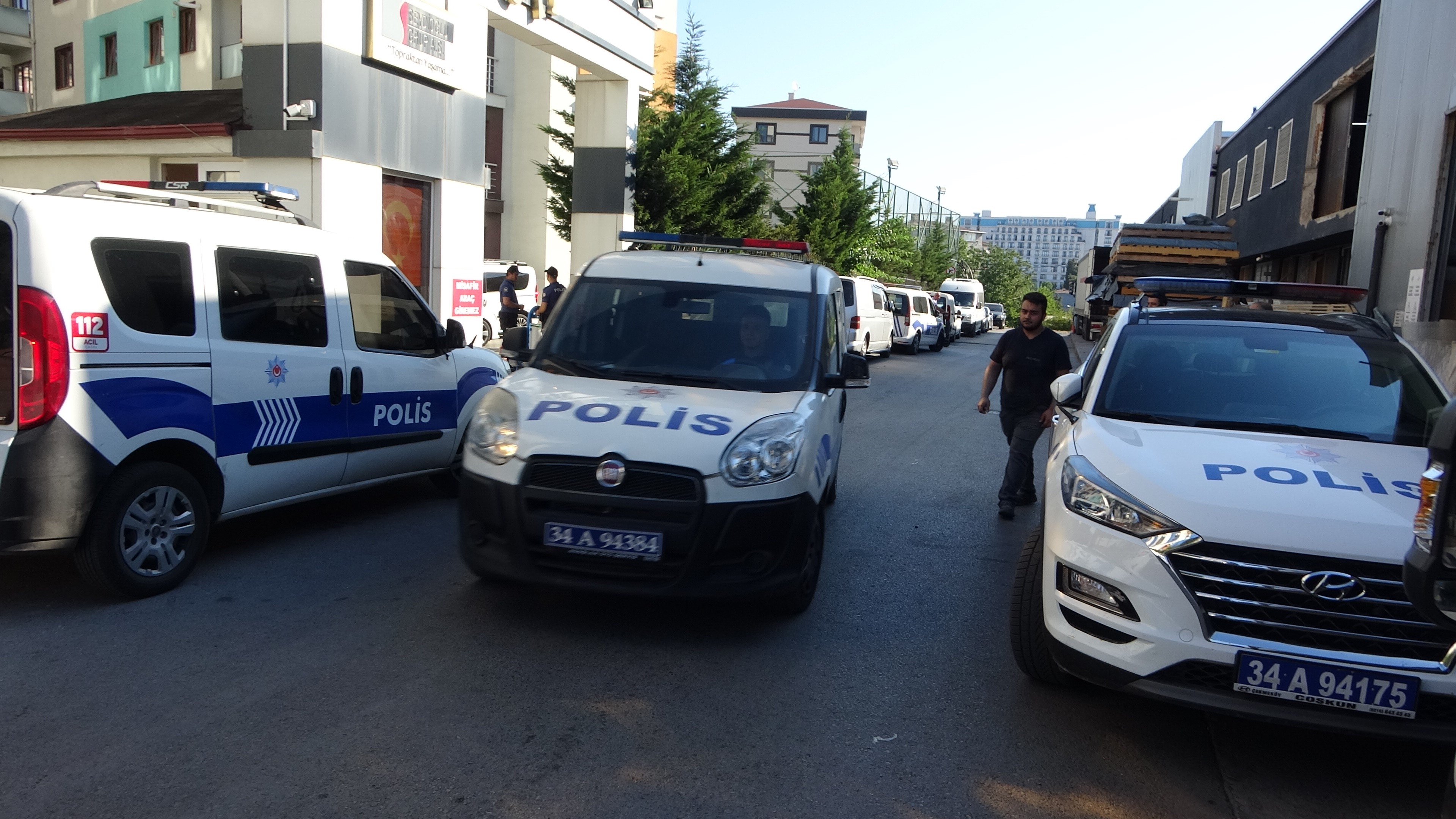KIZ ARKADAŞINI ÖLDÜRDÜ ARDINDAN KENDİNİ ASTI
