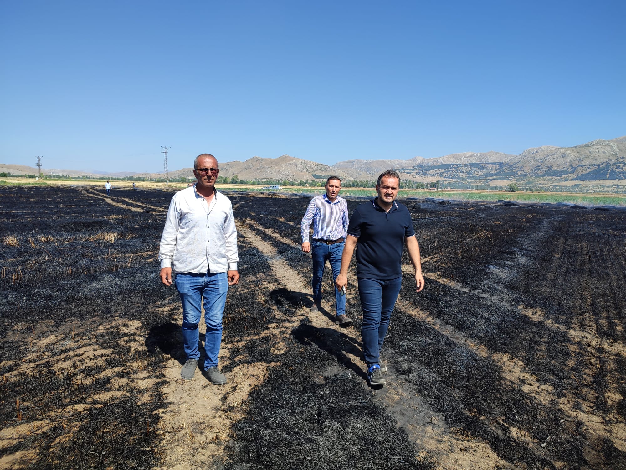 TARIM ARAZİSİNDE YANGIN ÇIKTI