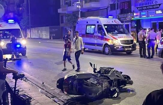 İKİ MOTOSİKLET KAFA KAFAYA ÇARPIŞTI