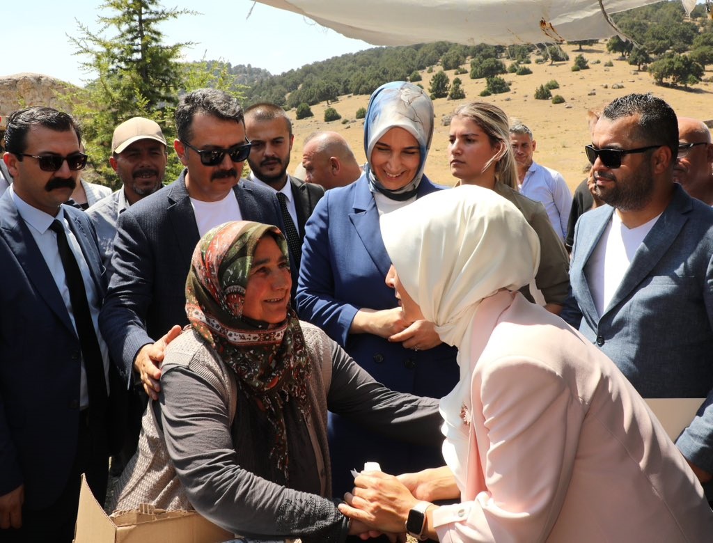 BAKAN GÖKTAŞ, BABA OCAĞI TEZKÖY'DE