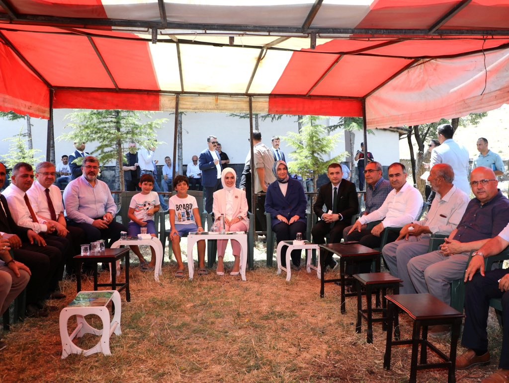 BAKAN GÖKTAŞ, BABA OCAĞI TEZKÖY'DE