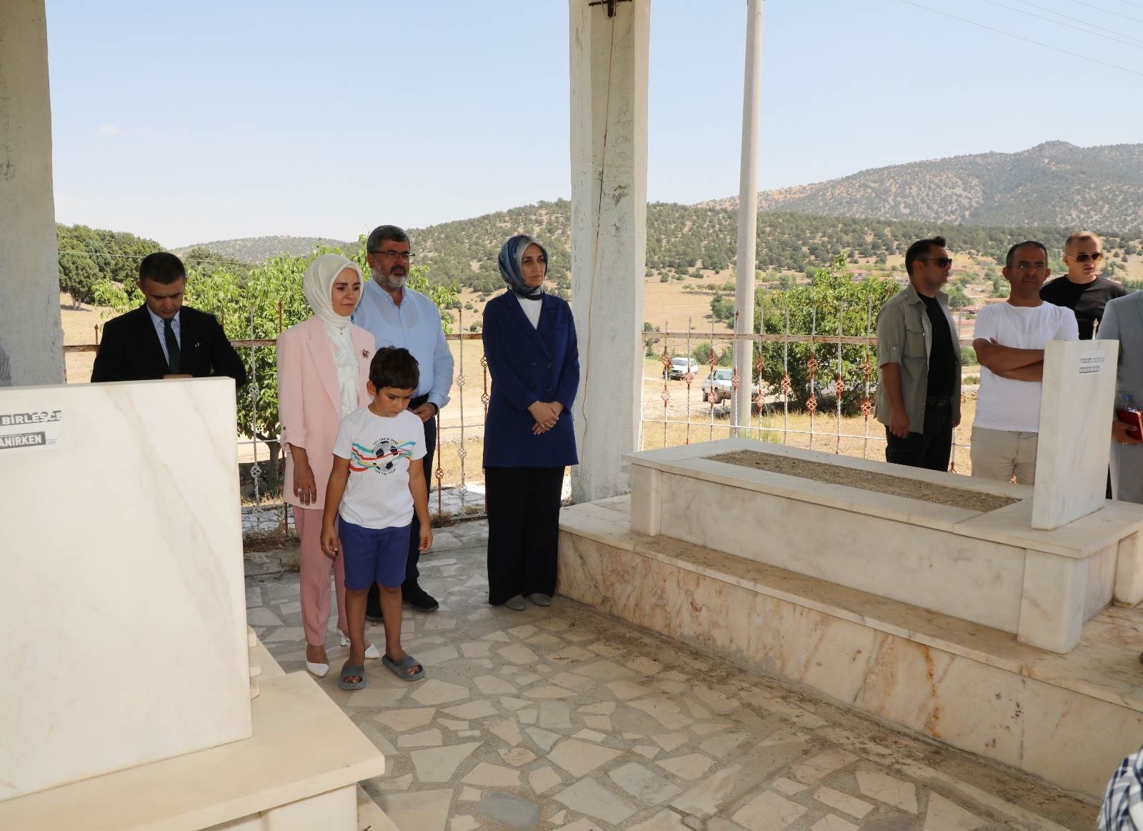 BAKAN GÖKTAŞ, AFYON’DA ŞEHİTLİK ZİYARETİ GERÇEKLEŞTİRDİ