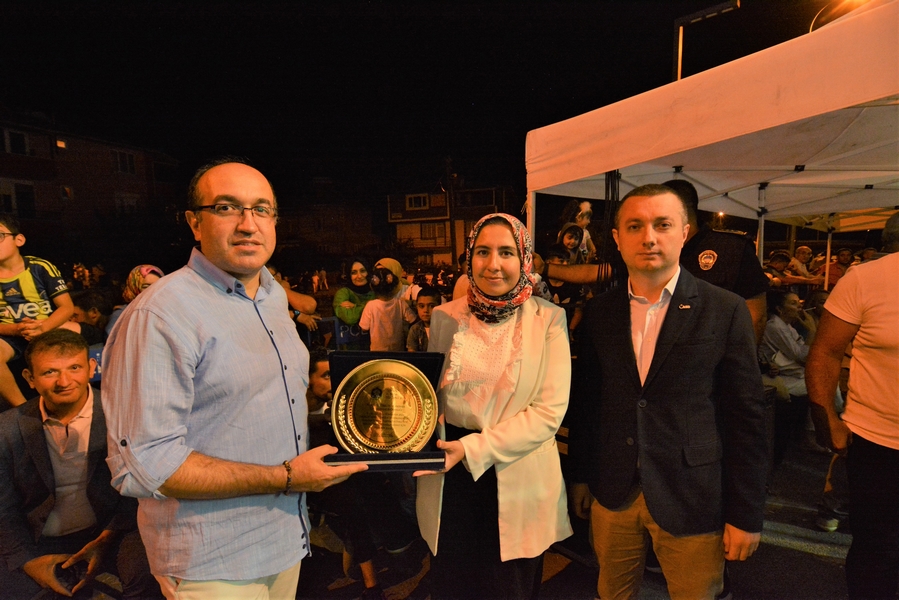 ÜNLÜ SANATÇI ECE MUMAY SANDIKLI’YI COŞTURDU