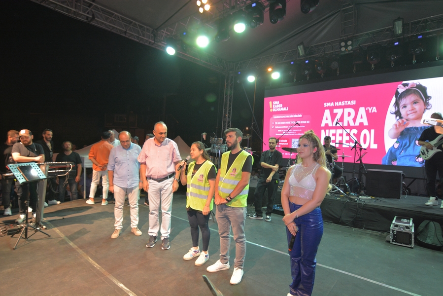 ÜNLÜ SANATÇI ECE MUMAY SANDIKLI’YI COŞTURDU
