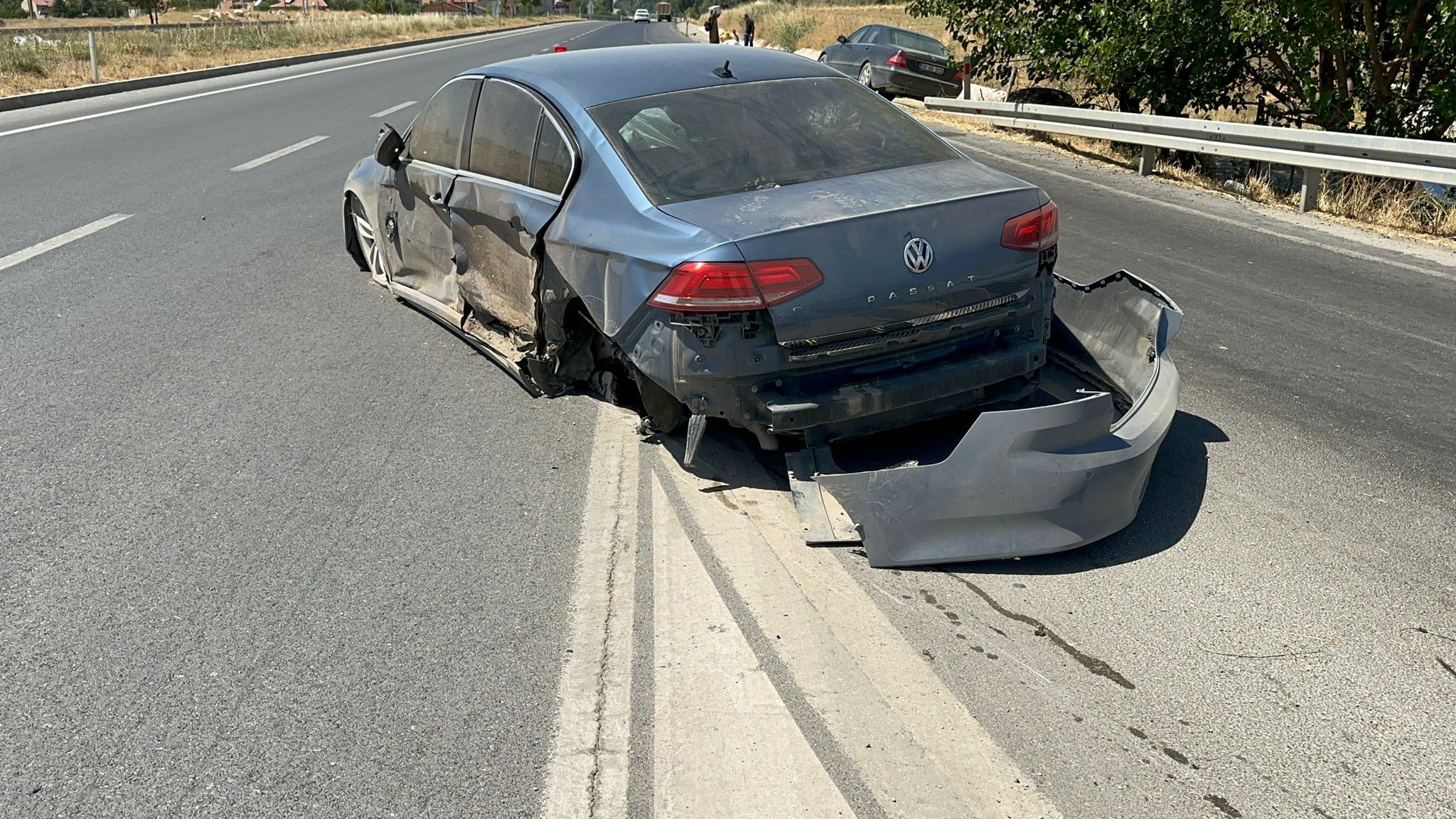 FECİ KAZA: 2 OTOMOBİL ÇARPIŞTI