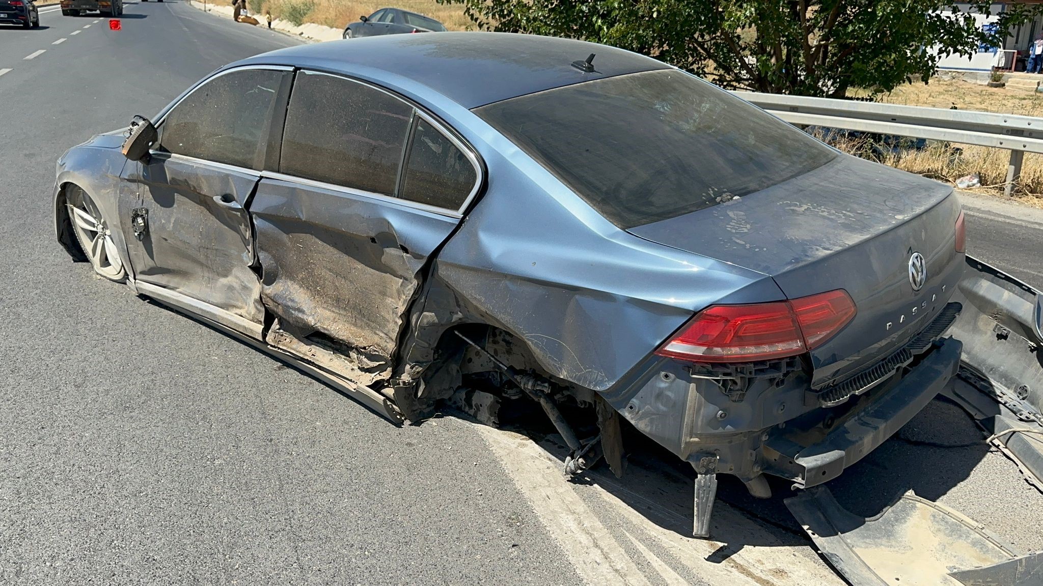 FECİ KAZA: 2 OTOMOBİL ÇARPIŞTI