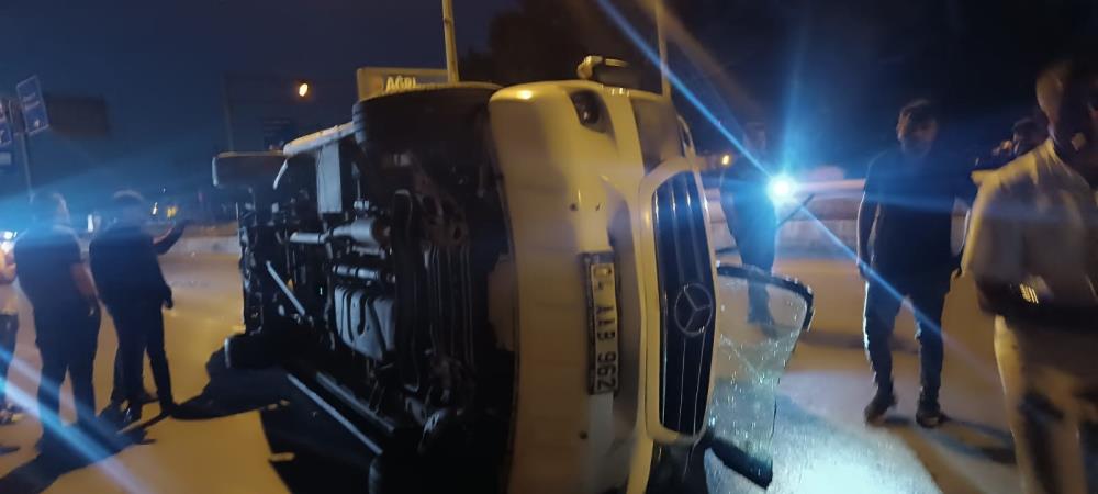 İKİ ARAÇ ÇARPIŞTI: 1 ÖLÜ, 16 YARALI