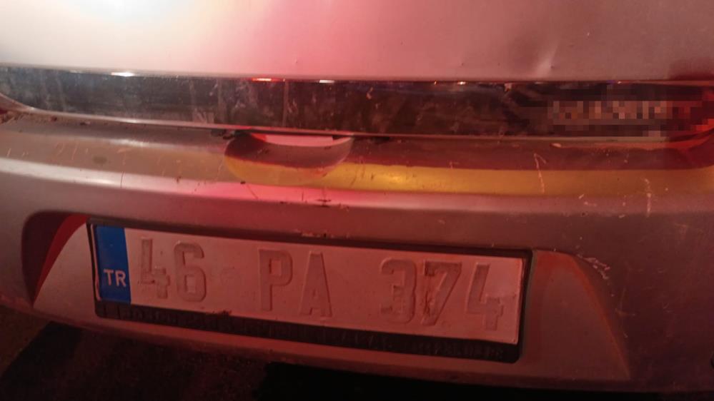 İKİ ARAÇ ÇARPIŞTI: 1 ÖLÜ, 16 YARALI