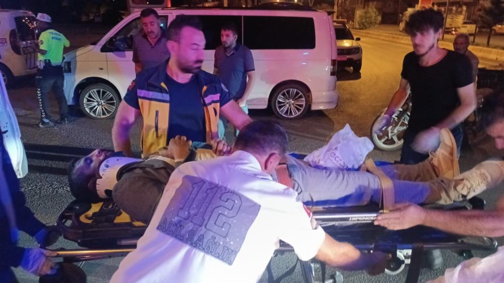 İKİ ARAÇ ÇARPIŞTI: 1 ÖLÜ, 16 YARALI