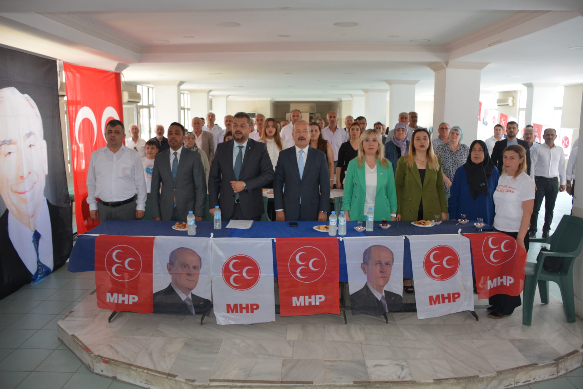 "GENÇLER VATAN DİYOR, BAYRAK DİYOR"