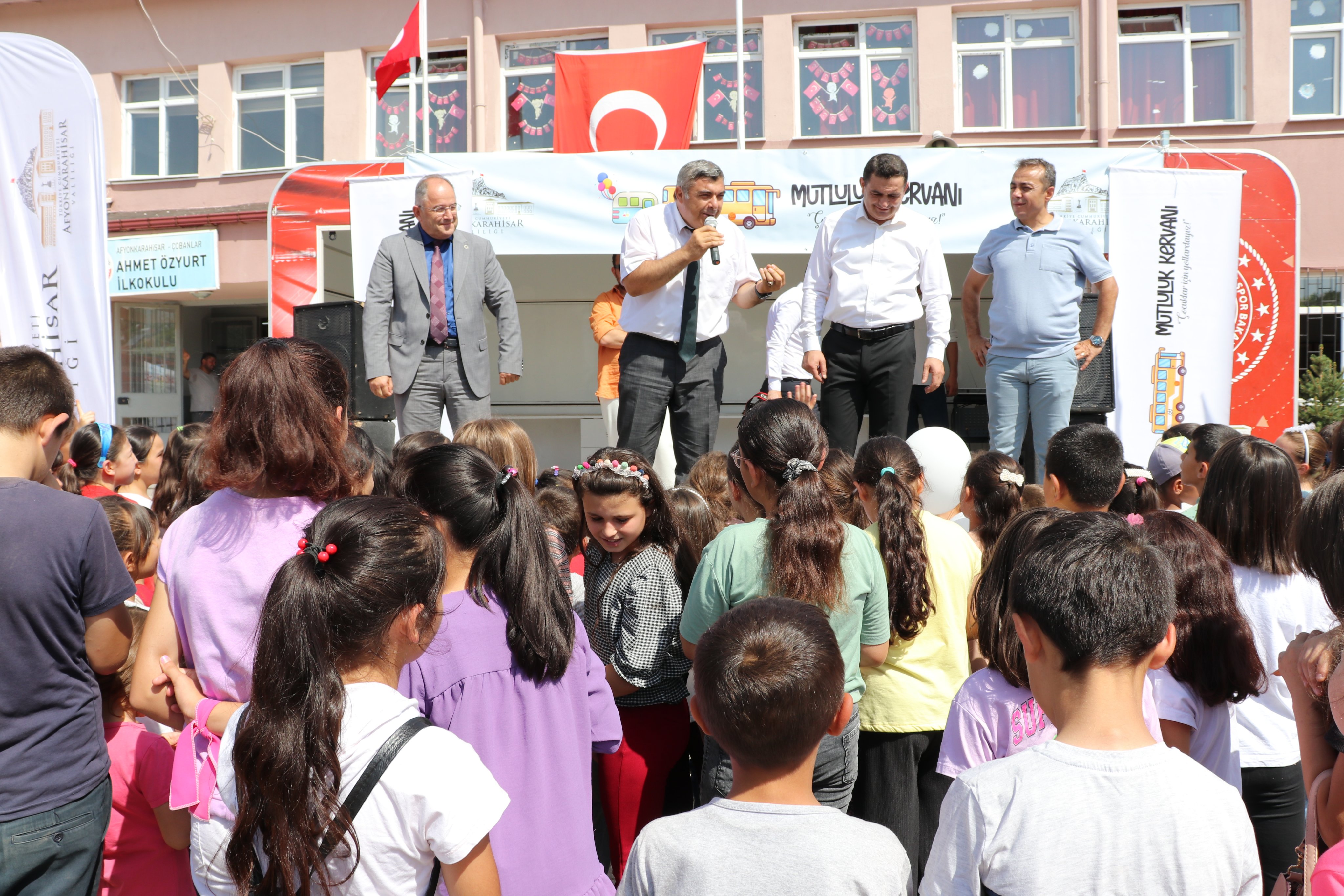 MUTLULUK KERVANI ÇOBANLAR’A UĞRADI