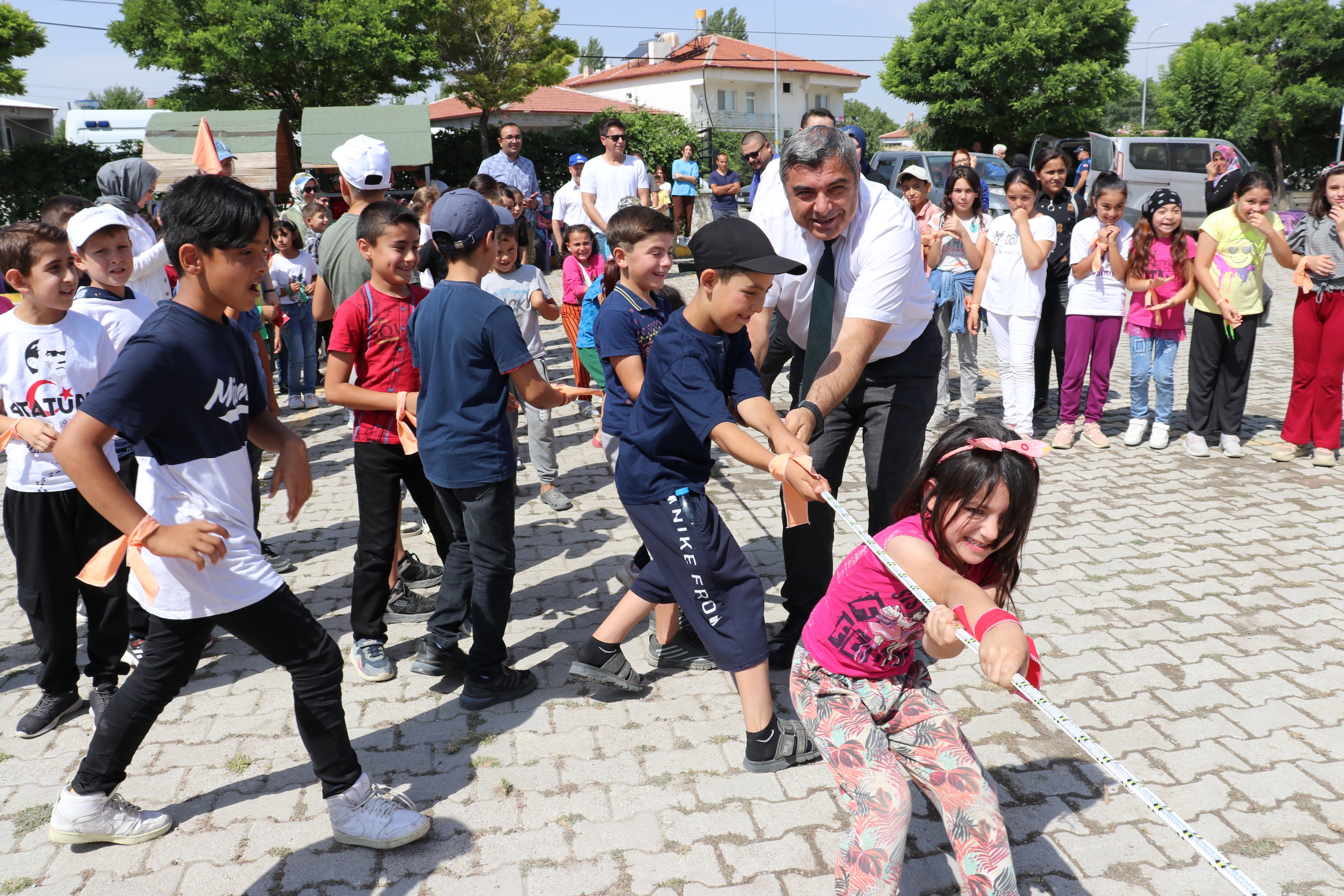 MUTLULUK KERVANI ÇOBANLAR’A UĞRADI
