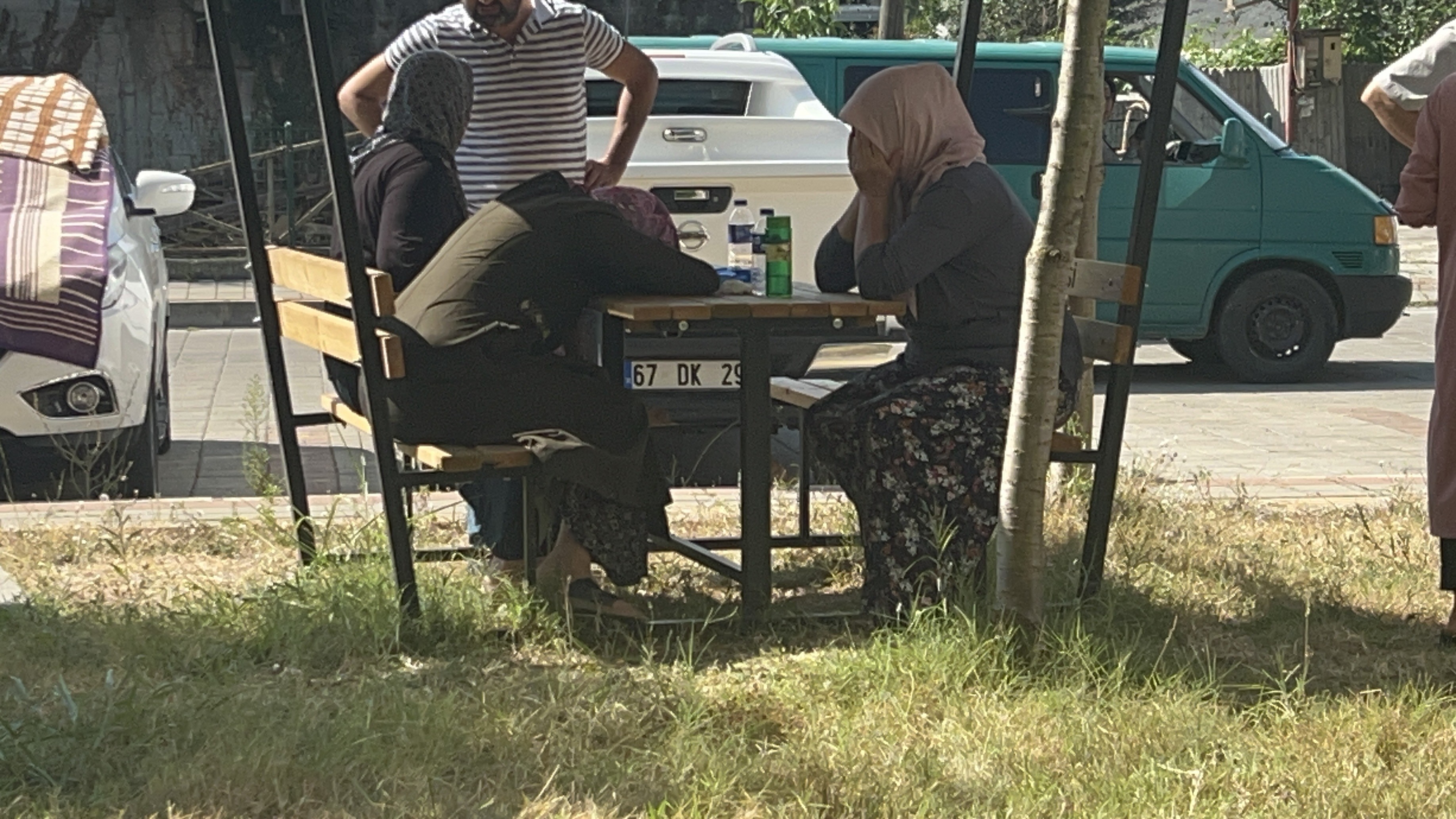 ÖNCE PARMAĞINI ISIRDI ARDINDAN KOPARTTIĞI PARMAĞI YUTTU