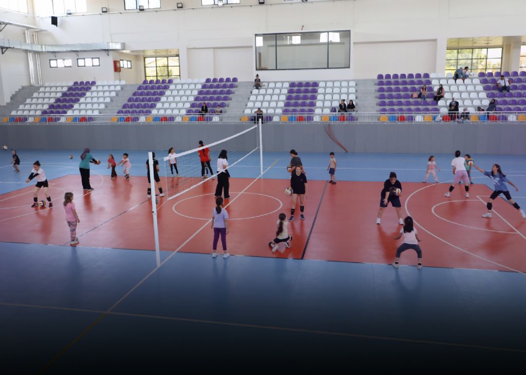 SAHİPATA SPOR SALONU GENÇLERİN HİZMETİNDE
