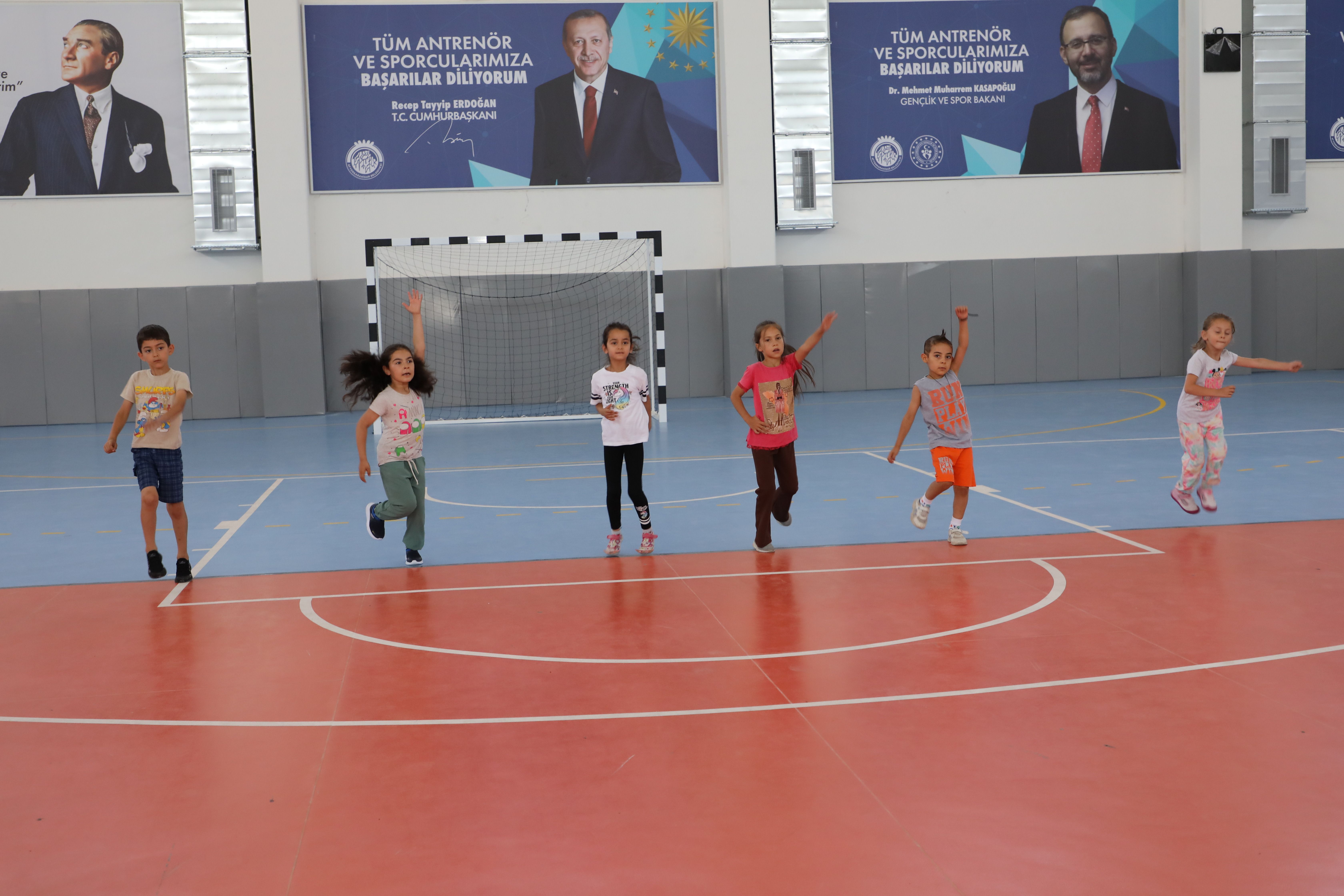 SAHİPATA SPOR SALONU GENÇLERİN HİZMETİNDE