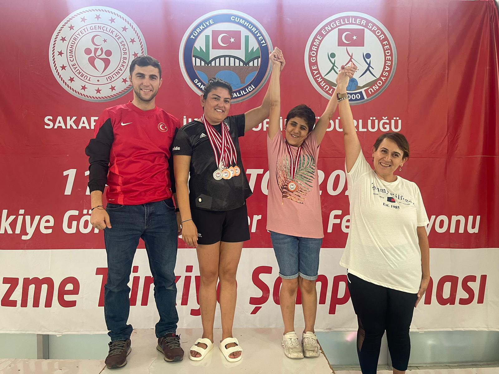 KÜBRA SALTIK MADALYALARI TOPLADI