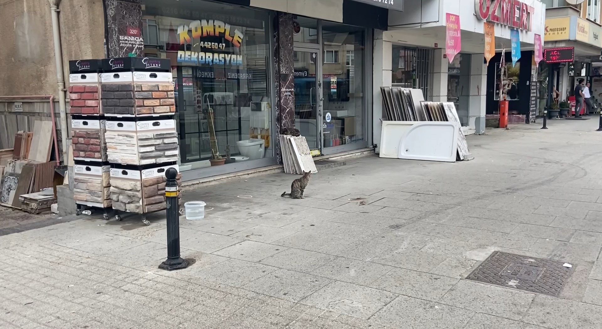 GENÇ KADININ DAKİKALARCA YALVARDIĞI SALDIRGAN: 5 EL ATEŞ AÇTI